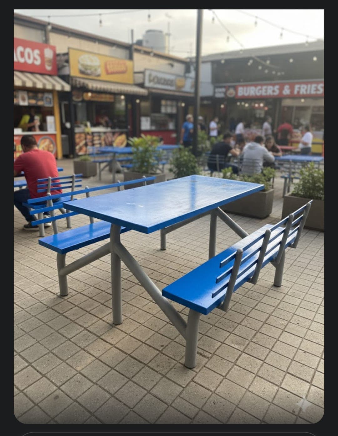 Tándem para patio de comidas